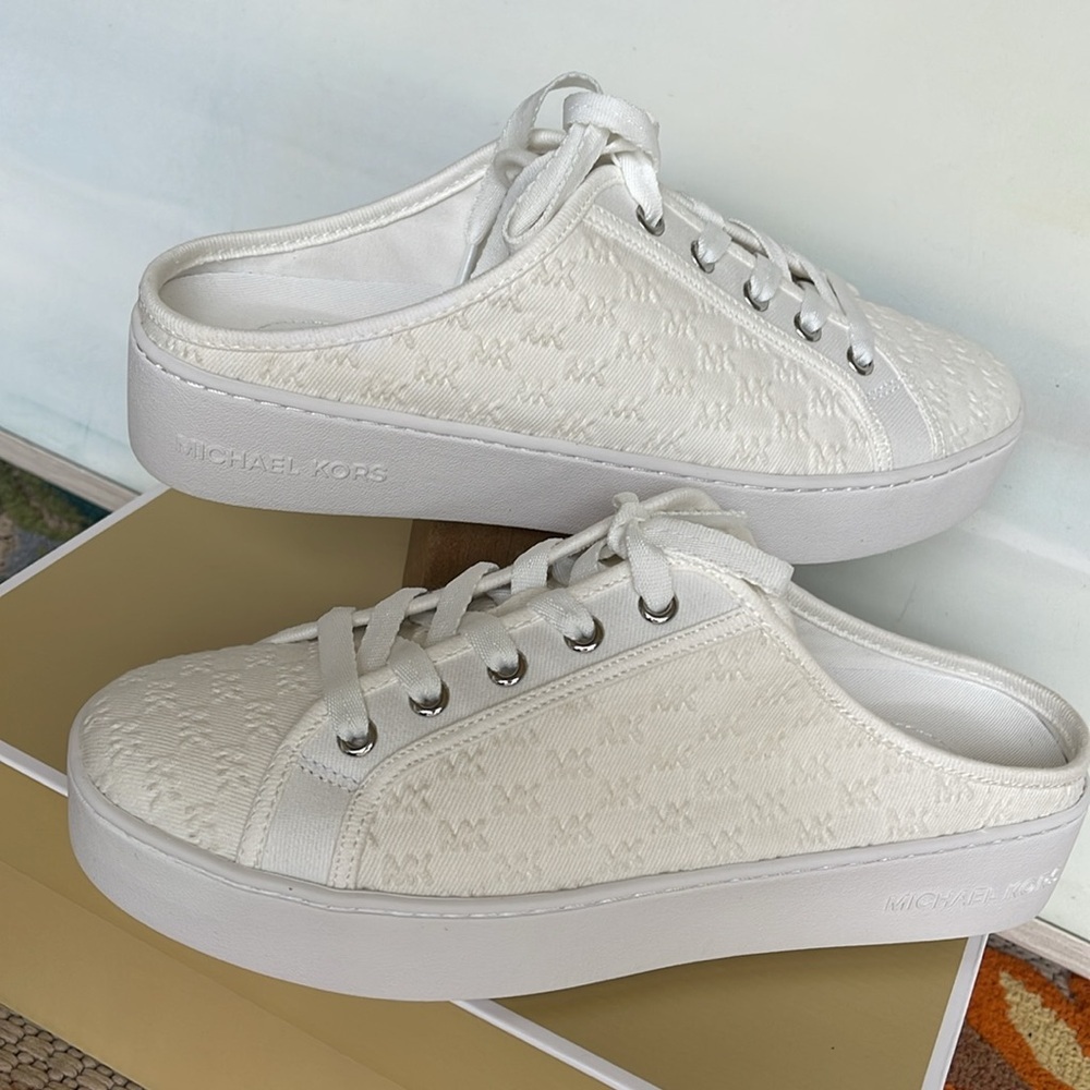 Michael Kors POPPY SLIDE SNEAKERS MK DEBOSSED WASHED DENIM
49T4POFP2D Platforms - Picture 10 of 16
